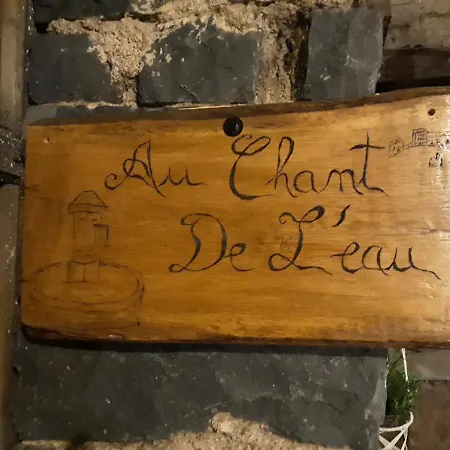 Alojamento de Acomodação e Pequeno-almoço Romantique Dans Centre De Bien-être Au Chant De L'eau