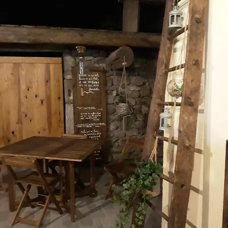 Romantique Dans Centre De Bien-etre Au Chant De L'eau Panzió 4*