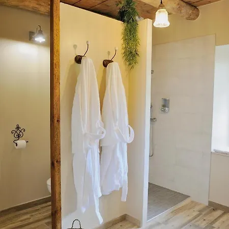 Romantique Dans Centre De Bien-être Au Chant De L'eau Alojamento de Acomodação e Pequeno-almoço Siaugues-Sainte-Marie