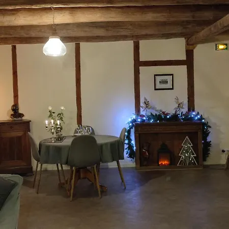 Romantique Dans Centre De Bien-être Au Chant De L'eau Alojamento de Acomodação e Pequeno-almoço 4*