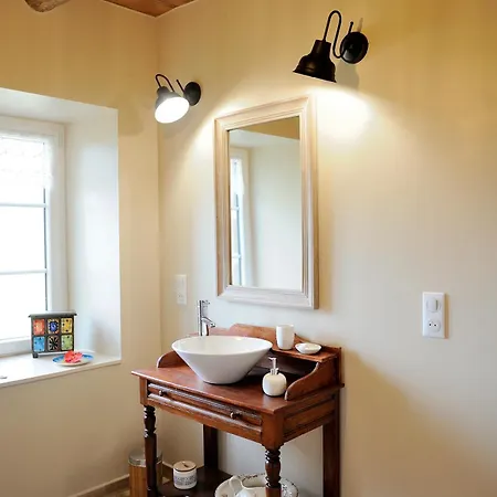 Alojamento de Acomodação e Pequeno-almoço Romantique Dans Centre De Bien-être Au Chant De L'eau