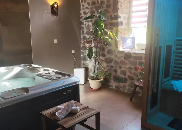 Romantique Dans Centre De Bien-etre Au Chant De L'eau Bed & Breakfast Siaugues-Sainte-Marie